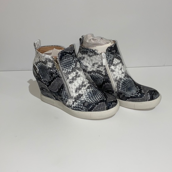 High-Top Wedge Sneakers. - Picture 3 of 8